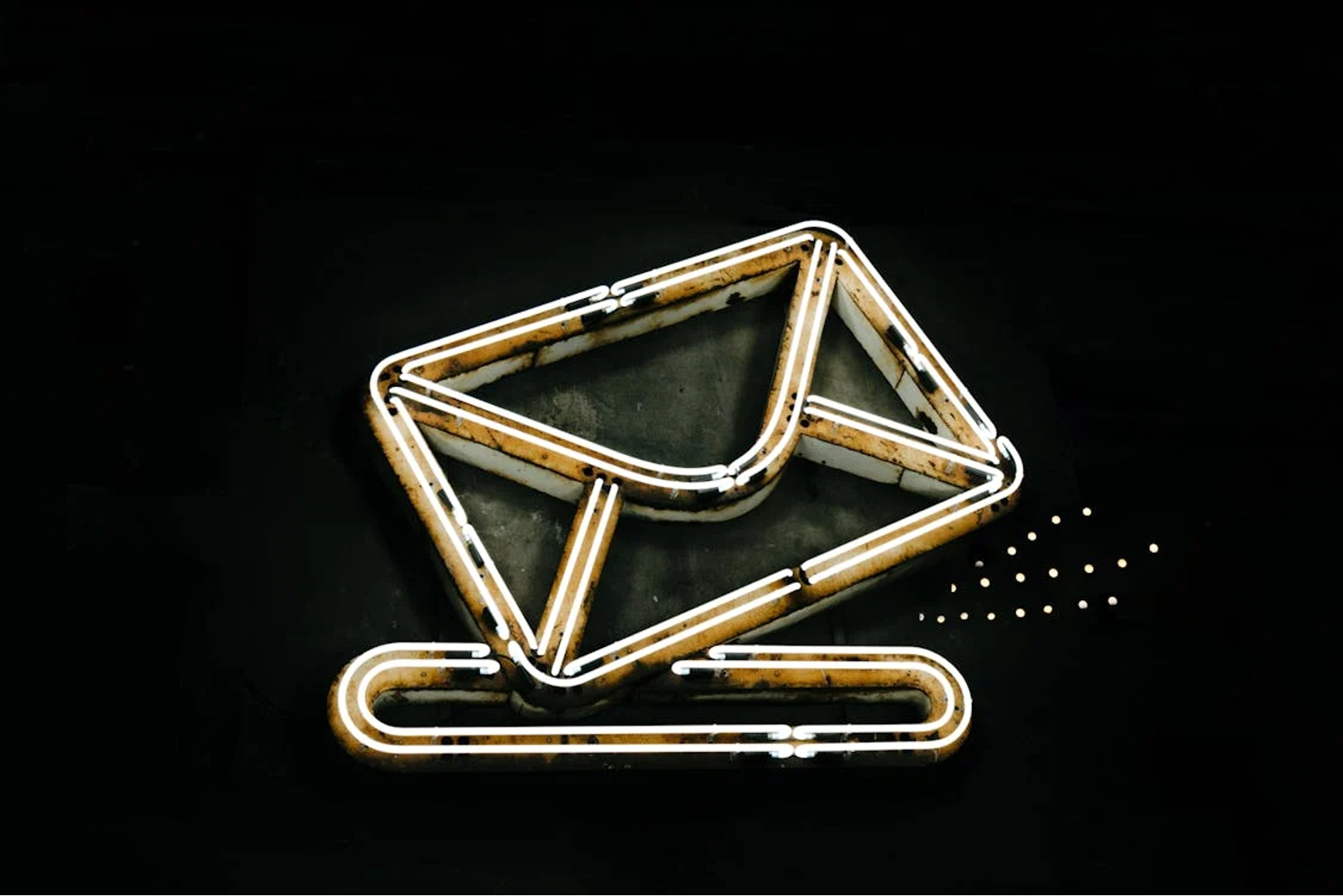 neon-lights-in-envelope-shape