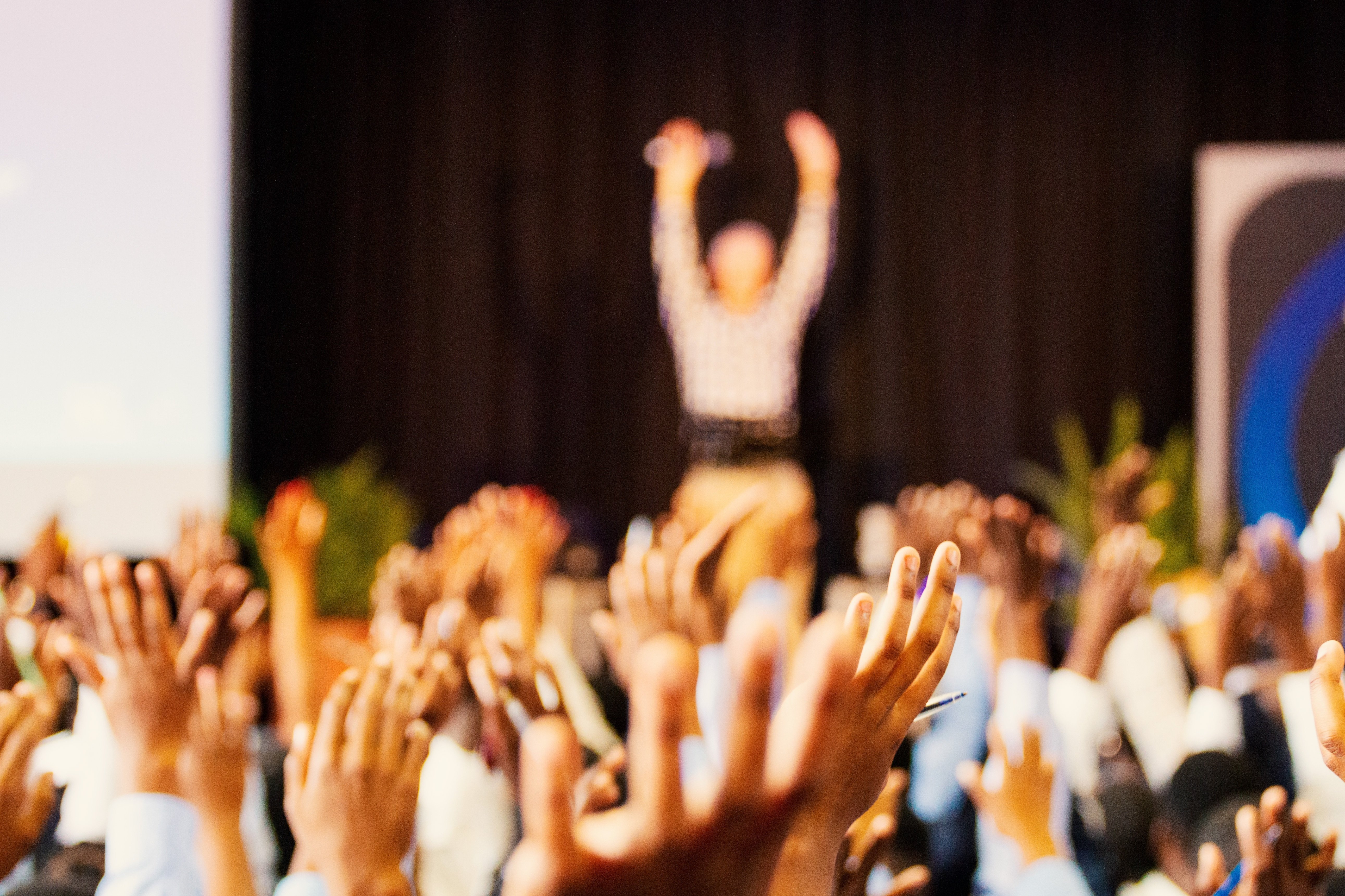 quiz-business-conference-man