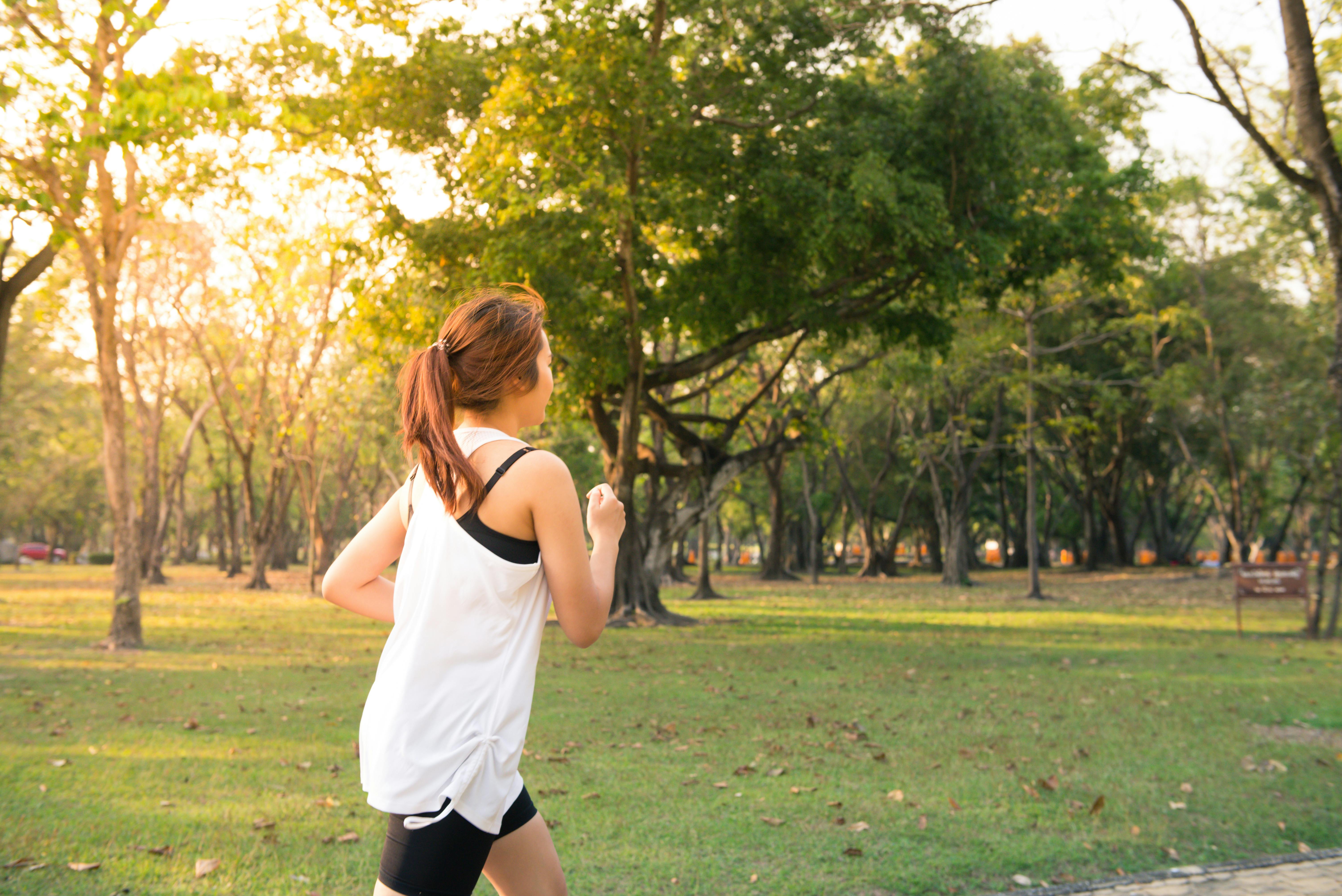 woman-about-to-run-during-golden-hour