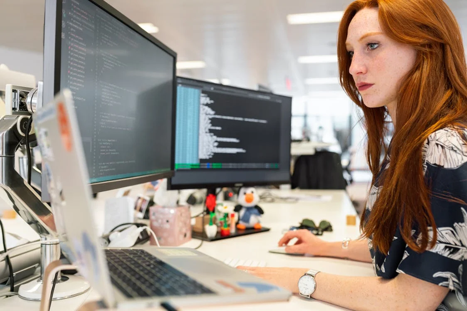 woman-coding-on-a-computer
