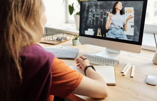 woman-watching-woman-on-laptop